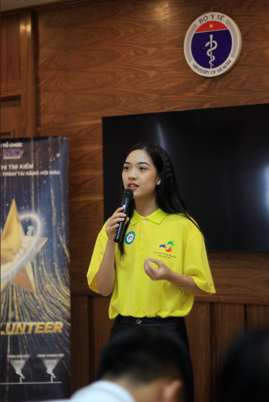 Linh thường đồng hành làm MC cho các sự kiện của CLB iGo – CLB vì cộng đồng của Trường ĐH FPT với mong muốn đóng góp công sức nhò bé vào những hành động ý nghĩa.