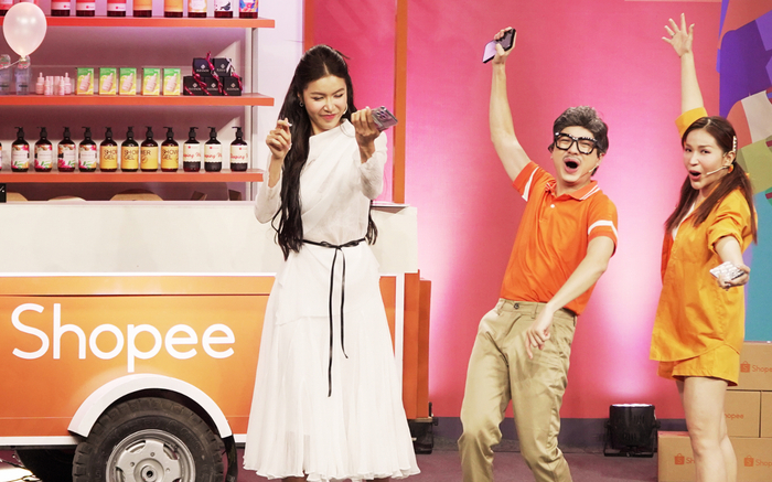 Cùng Minh Tú, Khả Như livestream 'thoát ế', săn deal nửa giá và kho xu khủng Ảnh 2