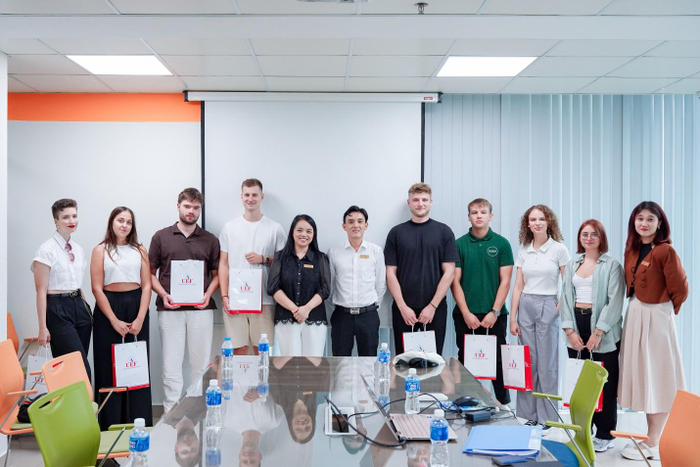 Chào đón sinh viên quốc tế đến UEF học tập đầu năm học mới