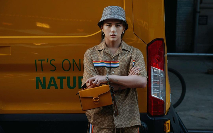 Duy Khánh zhou zhou 'oanh tạc' tuần lễ thời trang New York trong Coach Show 2023 Ảnh 2