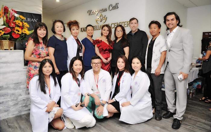 Danh ca Hương Lan chúc mừng Hoa hậu Thanh Mai lên chức bà chủ Ảnh 2