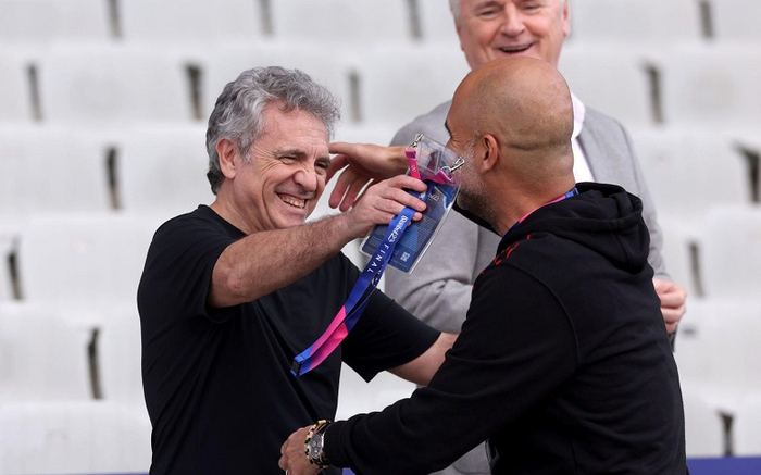 HLV Pep Guardiola người Tây Ban Nha phải phẫu thuật khẩn cấp gấp Ảnh 2