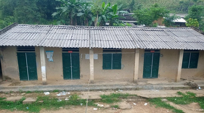 Điểm trường Phìn Chải B được xây dựng năm 1995 phòng học cấp 4 nay đã xuống cấp nghiêm trọng&nbsp;