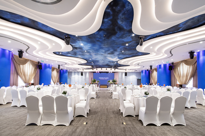 Các sảnh tiệc cưới với vô vàn họa tiết tỉ mỉ tựa như chiếc kính vạn hoa khổng lồ.