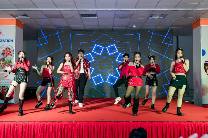 Bài thi cuối khóa của SV được 'sân khấu hóa' qua show nghệ thuật hoành tráng Ảnh 2