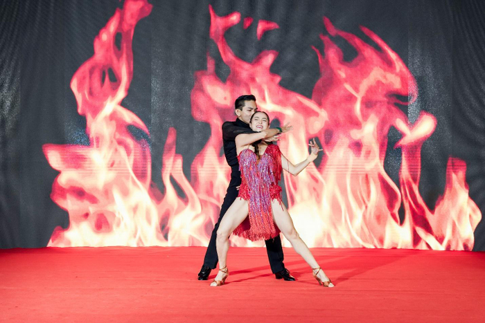 Bài thi cuối khóa của SV được 'sân khấu hóa' qua show nghệ thuật hoành tráng Ảnh 5