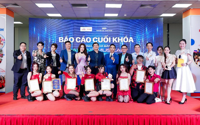 Bài thi cuối khóa của SV được 'sân khấu hóa' qua show nghệ thuật hoành tráng Ảnh 2