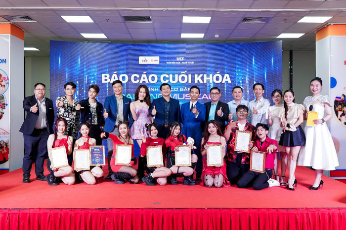 Bài thi cuối khóa của SV được 'sân khấu hóa' qua show nghệ thuật hoành tráng Ảnh 1