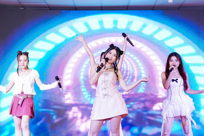 Các bài thi cuối khóa trẻ trung, sôi động của học viên lớp Dancing Musical khóa đầu tiên 