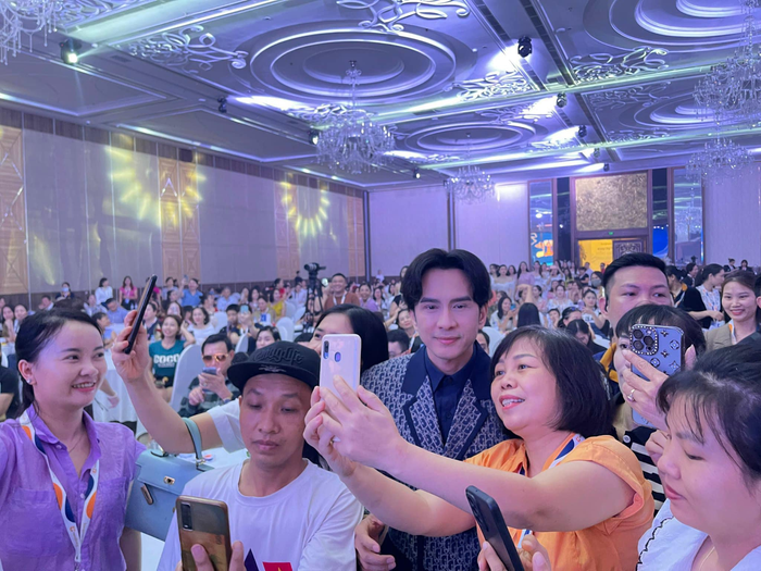 Đan Trường gây “náo loạn” sự kiện với những bài hát gắn liền tên tuổi