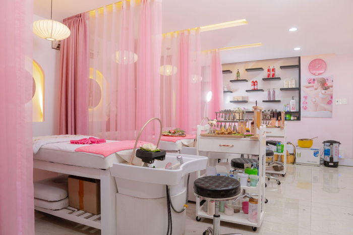 Enbi Bảo Bảo Nail & Spa mang đến một không gian làm đẹp sang trọng, ấm cúng