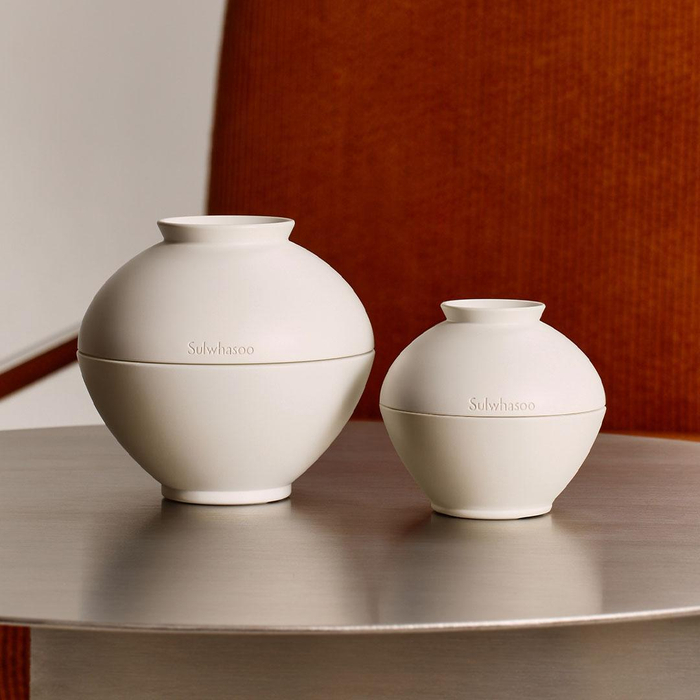 Thiết kế của The Ultimate S được truyền cảm hứng từ Moon Jar (bình mặt trăng) và là hiện thân của tuyệt tác nghệ thuật.