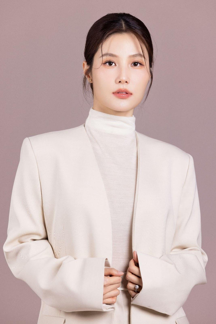 Diễm My khẳng định bản thân dịu dàng, chín chắn hơn sau 10 năm.