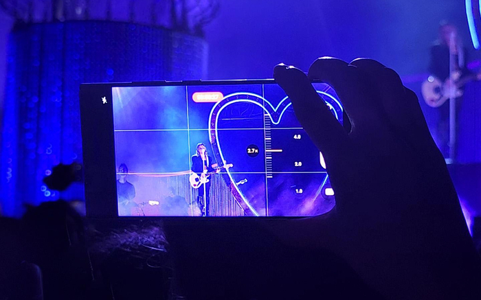 Chiếc smartphone bạn 'không thể thiếu' khi đi đu idol Ảnh 2