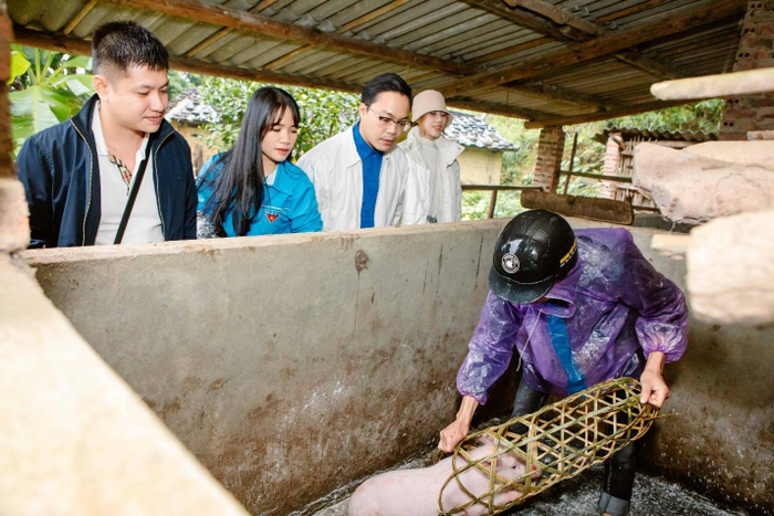 H Club 'Thắp sáng vùng cao' trao tặng yêu thương Ảnh 3
