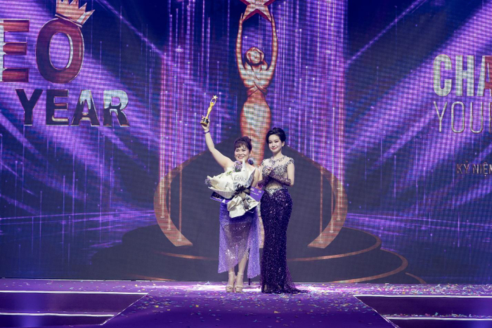 Chương trình quà tặng và bốc thăm trúng thưởng trị giá HƠN 200 TRIỆU ĐỒNG nhằm tri ân khách hàng, hệ thống mỹ phẩm Huyền Cò trong suốt 10 năm qua đã cùng đồng hành tạo nên một thương hiệu mỹ phẩm uy tín hàng đầu khu vực