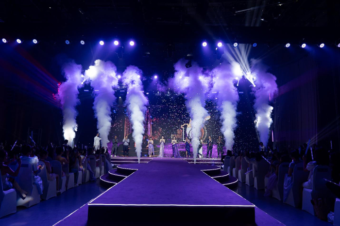 Chương trình đã diễn ra thành công tốt đẹp, trong không khí long trọng, hoành tráng, trang trọng và ấm cúng với sự tham gia của hàng trăm khách mời đặc biệt của Huyền Cò Group 