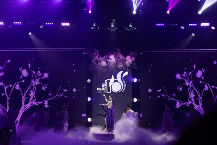 Màn xuất hiện ấn tượng của Chủ tịch Huyền Cò tại Kỷ niệm 10 năm thành lập Tập đoàn Huyền Cò 