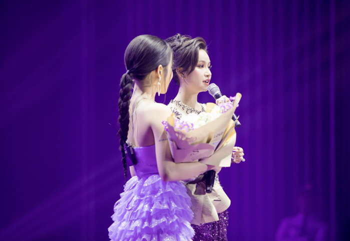 Các ca sĩ khách mời: ca sĩ Ly Ly, lực sĩ Phạm Văn Mách mang đến những tiết mục tuyệt vời tại Kỷ niệm 10 năm thành lập Huyền Cò