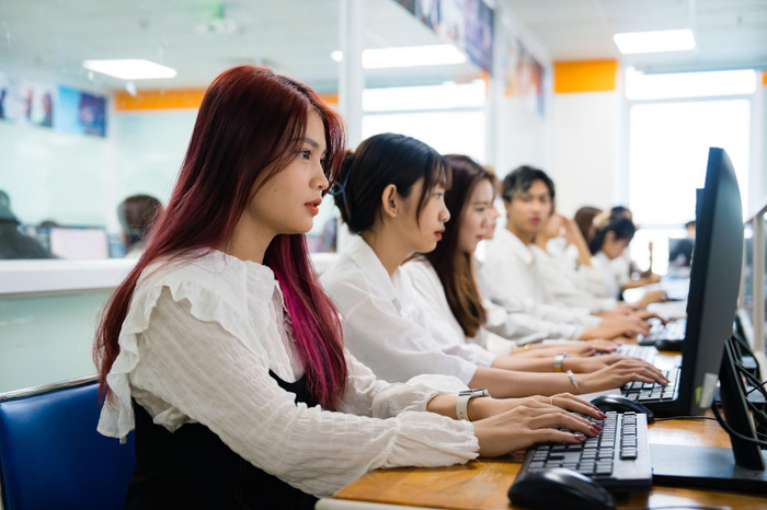 Sinh viên HUTECH được trang bị kiến thức về công nghệ thông tin song song với kiến thức kinh tế học