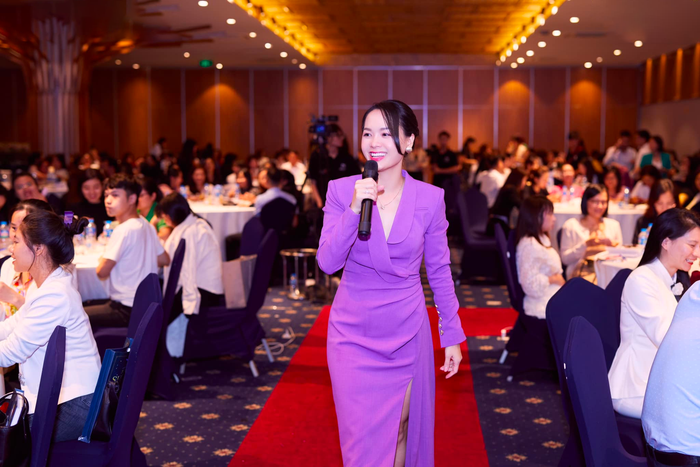 Chị Trương Thị Tú Quyên chia sẻ tại các khoá đào tạo về phát triển bản thân