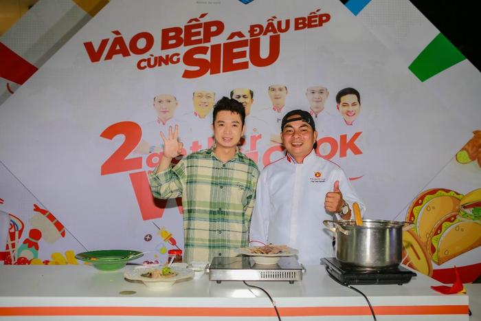 Hoạt động Vào bếp cùng siêu đầu bếp được diễn ra hàng ngày thu hút sự quan tâm của đông đảo người tham gia