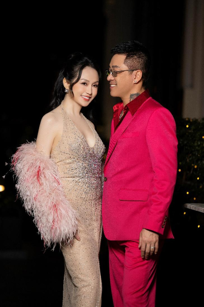 Vợ chồng ca sĩ Tuấn Hưng – Hương Baby.