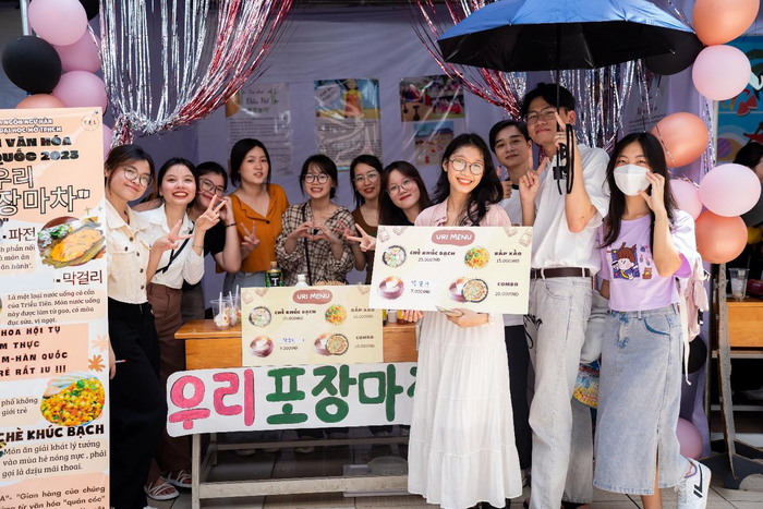 Những gian hàng trang trí mang đậm sắc màu Hàn Quốc&nbsp;