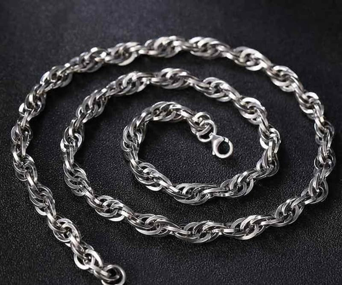 Mua dây chuyền bạc theo từng độ tuổi giới tính