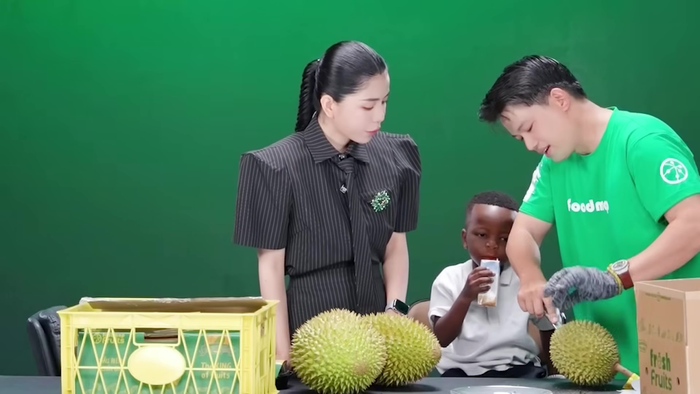 Phiên LIVE giới thiệu nông sản Việt của Hằng Du Mục đã đạt kỷ lục với 22 tấn sầu riêng được bán ra trong vòng 5 phút