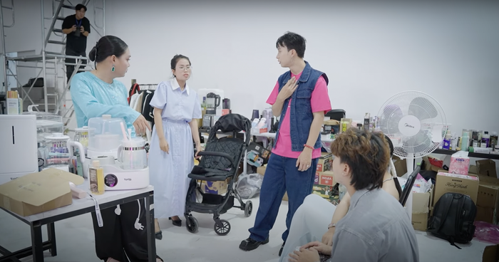 Phạm Thoại hướng dẫn đàn em kỹ càng trước phiên LIVE