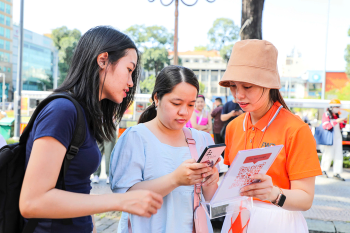 Hoạt động khảo sát và lấy ý kiến đánh giá khách hàng thể hiện sự thấu hiểu và lắng nghe khách hàng của FWD.