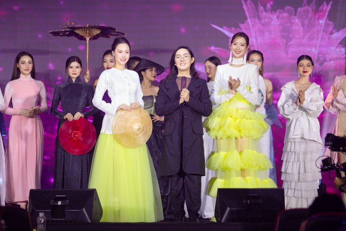 Một không gian nghệ thuật hoàng tráng tại đêm hội văn hóa Chào năm học mới của HUTECH