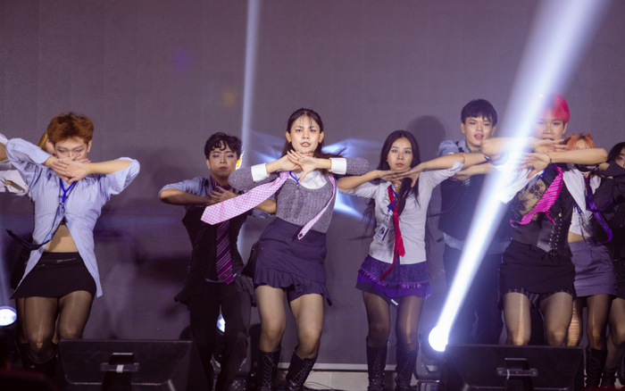 Sinh viên HUTECH 'cháy' hết nấc cùng dàn nghệ sĩ, người đẹp đình đám Ảnh 2