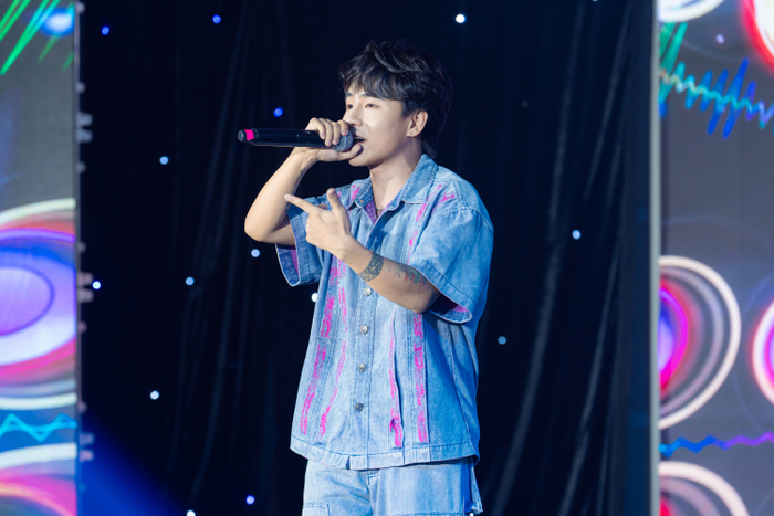 Không khí đêm diễn bùng nổ hơn nữa với sự xuất hiện của dàn line-up đình đám