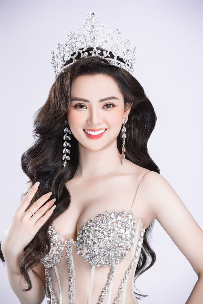 Nhan sắc “vạn người mê” của Á hậu Nguyễn Thị Mỹ Duyên