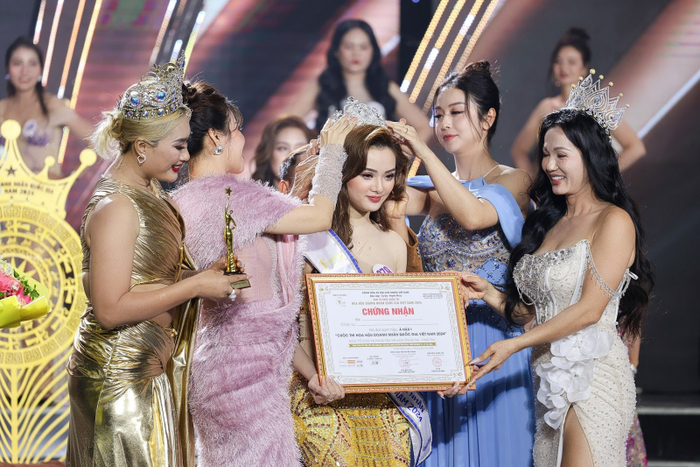 Doanh nhân Nguyễn Thị Mỹ Duyên trở thành chủ nhân ngôi vị Á hậu 1 Hoa hậu Doanh nhân Quốc gia Việt Nam 2024   