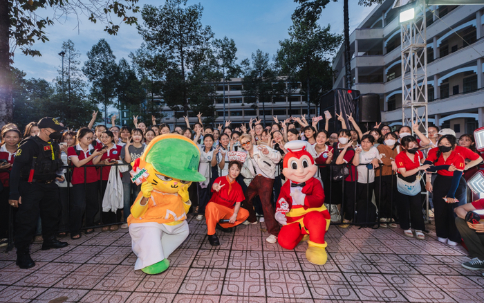 500.000 lượt tiếp cận: 'Lớp Học Đáp Vui' của Jollibee làm 'khuấy đảo' giới trẻ Ảnh 2