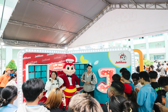 Không khí vui vẻ tại các booth trò chơi của “Lớp Học Đáp Vui”