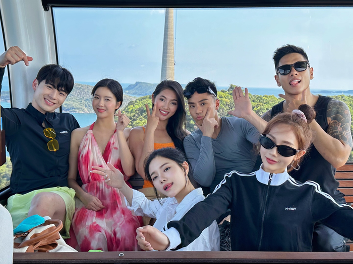 Người chơi trải nghiệm tuyến cáp treo 3 dây vượt biển dài nhất trên thế giới