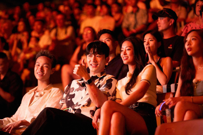 Các người chơi đều phải trầm trồ trước sự sáng tạo, tài năng cũng như sự dàn dựng công phu của show diễn này.