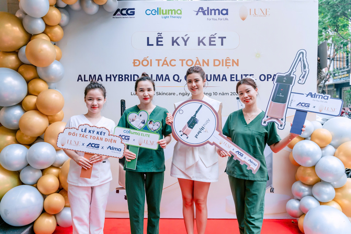 Các cộng sự cùng CEO Đoàn Lê Khánh Vy