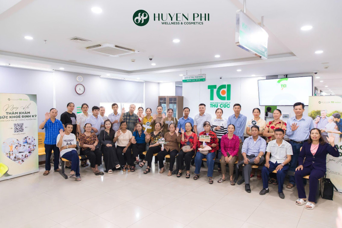 Huyền Phi - Wellness & Cosmetics tài trợ gói khám sức khỏe tổng quát chuyên sâu cho cha mẹ các nhà phân phối tại khu vực miền Bắc