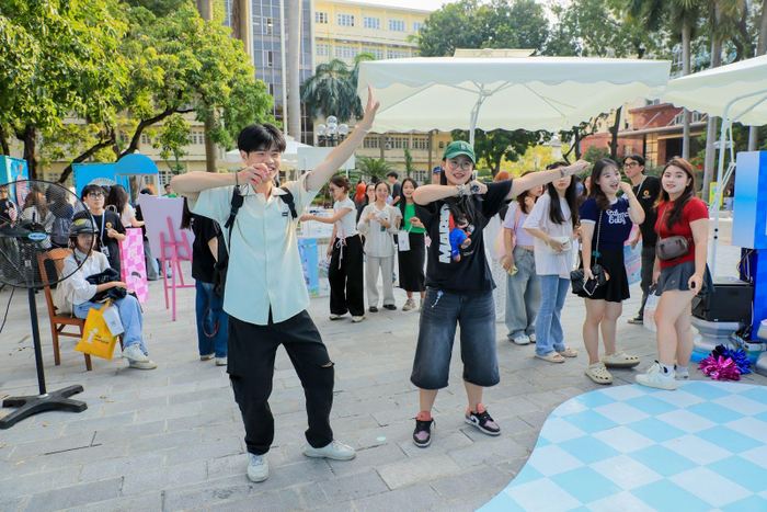 Sinh viên Học viện Báo chí & Tuyên truyền khoe tài năng trong trò chơi Thử tài bước nhảy MissCool.