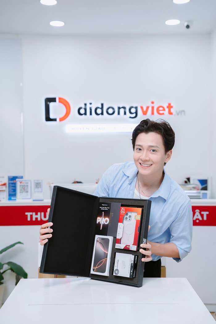 Mua iPhone 16 Pro Max, Ngô Kiến Huy đánh giá 1 hệ thống cửa hàng xứng đáng top đầu thị trường Ảnh 2
