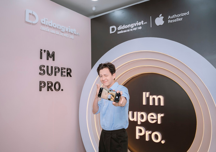 Mua iPhone 16 Pro Max, Ngô Kiến Huy đánh giá 1 hệ thống cửa hàng xứng đáng top đầu thị trường Ảnh 4