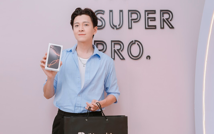 Mua iPhone 16 Pro Max, Ngô Kiến Huy đánh giá 1 hệ thống cửa hàng xứng đáng top đầu thị trường Ảnh 2