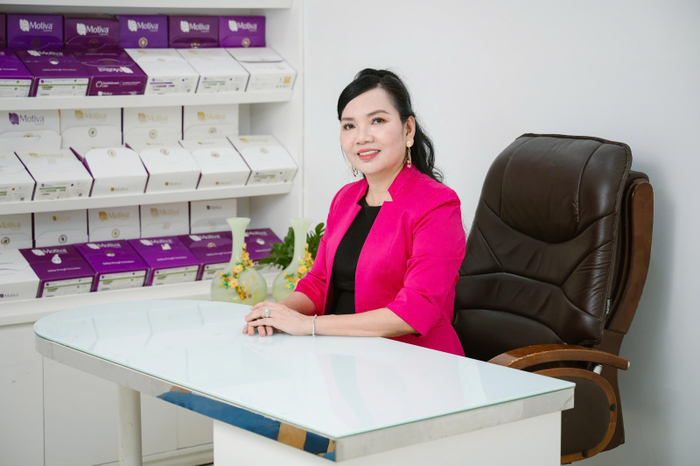 Bà Phạm Thị Thủy Tiên- Chủ tịch HĐQT Bệnh viện Thẩm mỹ Sao Hàn, người luôn đặt tiêu chí an toàn, bền vững, để hòa nhập với xu hướng, tiêu chuẩn y tế thế giới lên hàng đầu.
