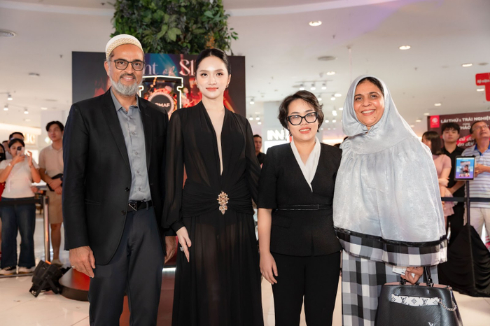 Sự kiện có sự góp mặt của Chủ tịch và Phu nhân Chủ tịch Tập đoàn Sterling Parfums, Hoa hậu Hương Giang và đại diện TCR Holdings - đơn vị phân phối độc quyền thương hiệu ARMAF tại Việt Nam. 