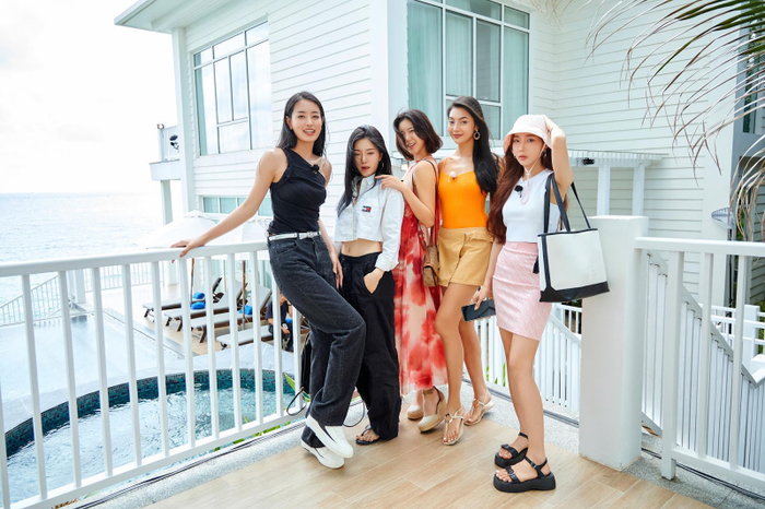 Thu Uyên cùng các mỹ nhân Đảo Thiên Đường “check-in” tại nhà chung Premier Village Phu Quoc .